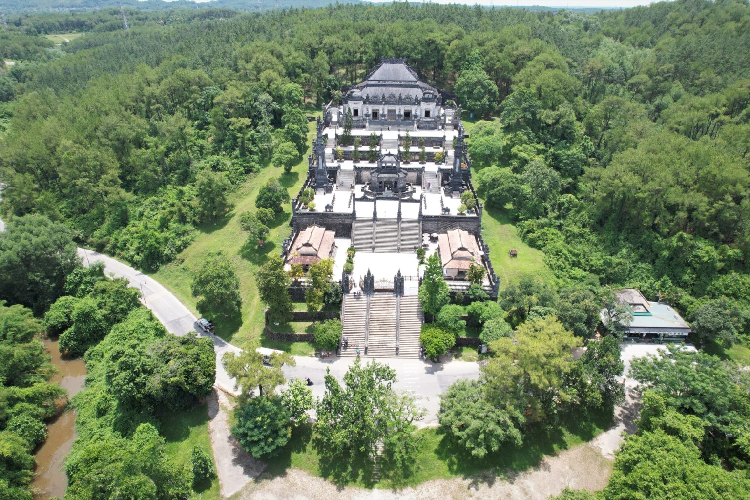 lang-khai-dinh-hue